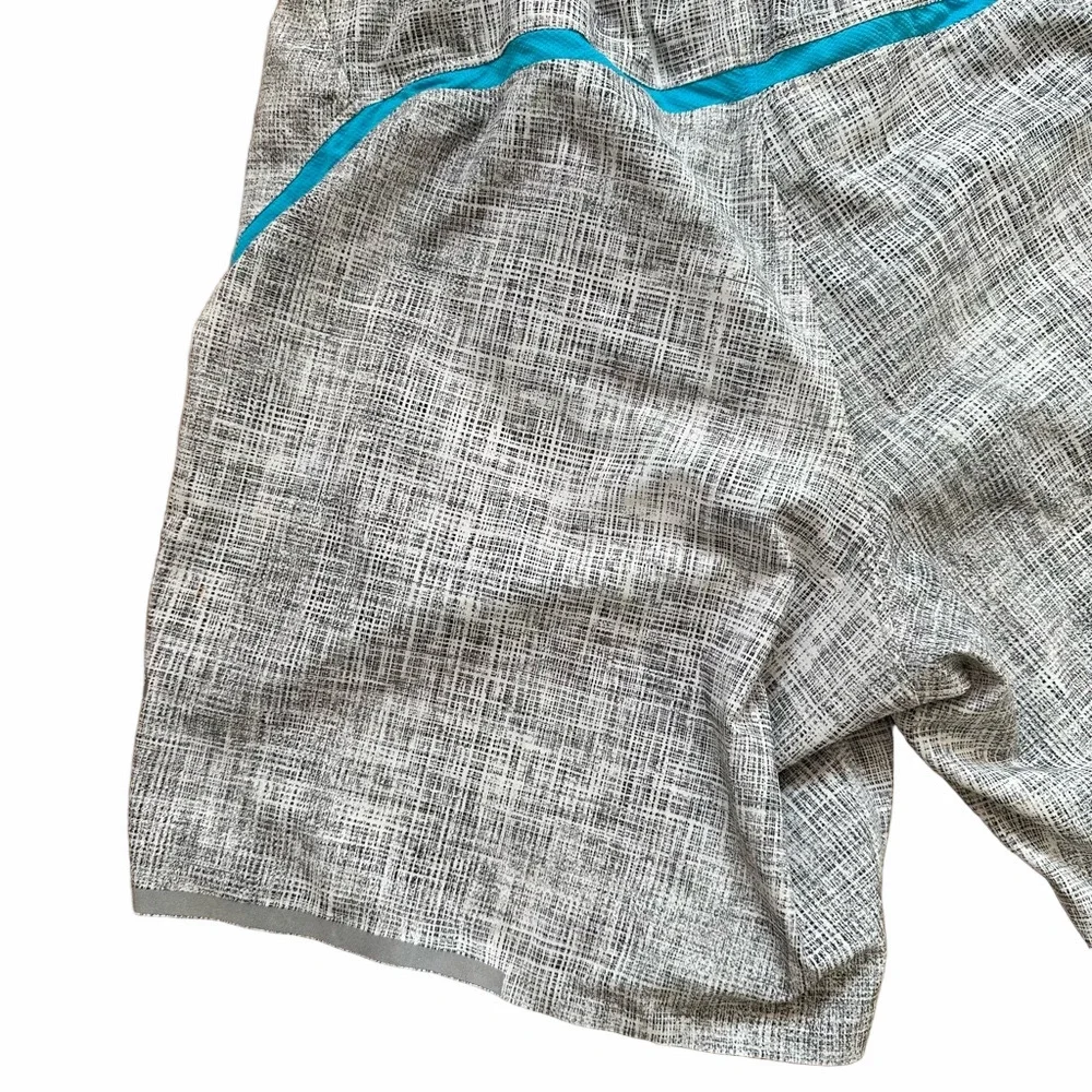Lululemon Men's Gray Shorts Size Small